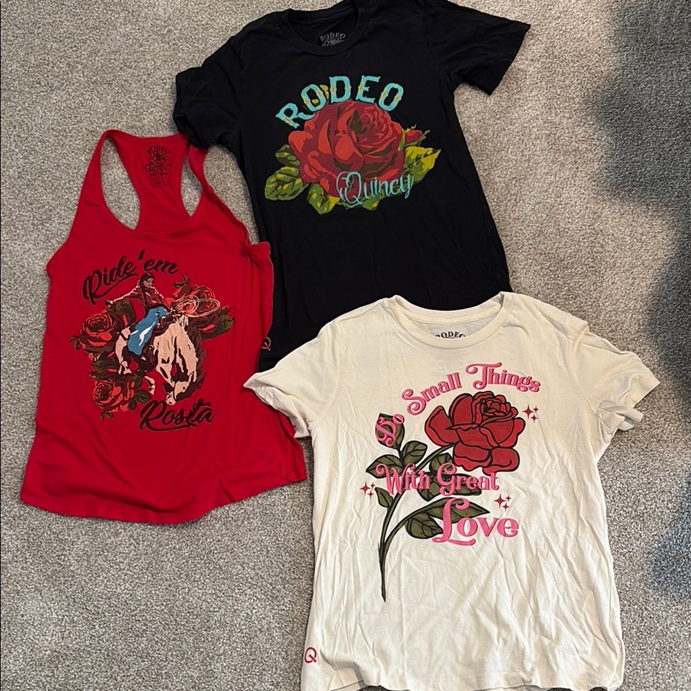 Rodeo Quincy Graphic T-Shirts with Rose Designs Bundle
